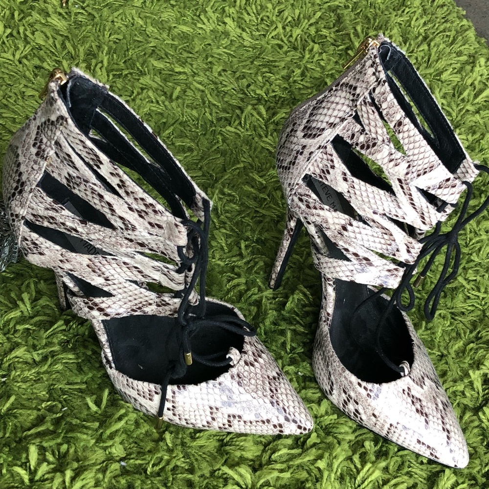 ✨ STEVE MADDEN Snakeskin Lace Up Heels Size 9